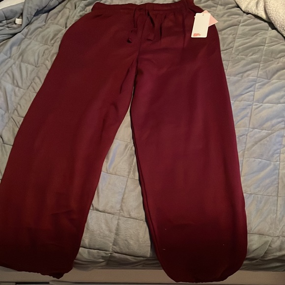 Selling sweatpants because they’re too small, Brand is Fleece Factory, size L - Picture 2 of 4